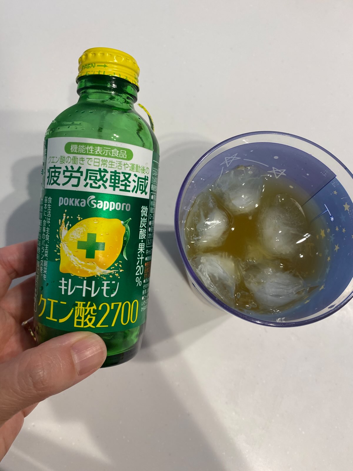 과자나 음료수를 사면 덤으로 주는 컵을 좋아한다.
그 컵으로 마시는 피로 회복 음료.
시큼하지만, 왠지 조금 효과가 있는 것 같다.
제 일상을 쓰고 있어요🌱
https://onuretakamatsu.com/일상/779/
#다카마쓰 #일상 #피로
